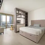 Luxury Studio In One Park Drive